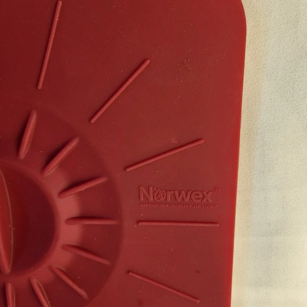 Norwex NEW Silicone Lid Square Pomegranate 9